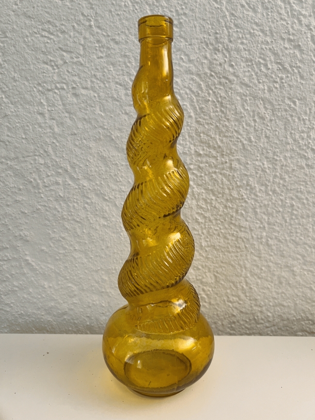 gedrehte Flaschenvase aus gelbem Glas (1/2)